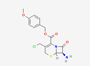 Two-dimensional chemical structure of (4-methoxyphenyl)methyl (6R,7R)-7-amino-3-(chloromethyl)-8-oxo-5-thia-1-azabicyclo[4.2.0]oct-2-ene-2-carboxylate
