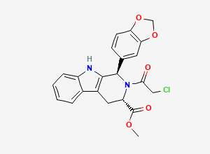 Two-dimensional chemical structure of (1R,3S)-1-(1,3-Benzodioxol-5-yl)-2-(2-chloroacetyl)-2,3,4,9-tetrahydro-1H-pyrido[3,4-b]indole-3-carboxylic Acid Methyl Ester
