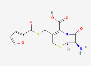 Two-dimensional chemical structure of (6R,7R)-7-Amino-3-[[(2-furanylcarbonyl)thio]methyl]-8-oxo-5-thia-1-azabicyclo[4.2.0]oct-2-ene-2-carboxylic acid