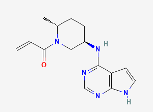 Two-dimensional chemical structure of 1-((2R,5R)-5-((7H-pyrrolo[2,3-d]pyrimidin-4-yl)amino)-2-methylpiperidin-1-yl)prop-2-en-1-one