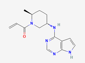 Two-dimensional chemical structure of 1-((2S,5S)-5-((7H-pyrrolo[2,3-d]pyrimidin-4-yl)amino)-2-methylpiperidin-1-yl)prop-2-en-1-one