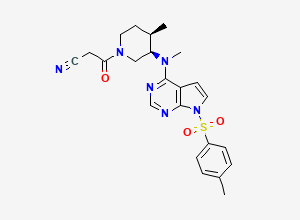 Two-dimensional chemical structure of 3-((3R,4R)-4-methyl-3-(methyl(7-tosyl-7H-pyrrolo[2,3-d]pyrimidin-4-yl)amino)piperidin-1-yl)-3-oxopropanenitrile