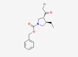 Two-dimensional chemical structure of rel-Benzyl (3R,4R)-3-(2-bromoacetyl)-4-ethylpyrrolidine-1-carboxylate, CAS 2304514-60-9