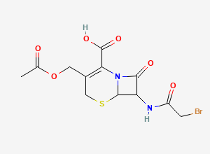 Two-dimensional chemical structure of (6R,7R)-3-(acetoxymethyl)-7-(2-bromoacetamido)-8-oxo-5-thia-1-azabicyclo[4.2.0]oct-2-ene-2-carboxylic acid