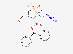 Two-dimensional chemical structure of benzhydryl (2S,3S,5R)-3-(azidomethyl)-3-methyl-4,4,7-trioxo-4lambda6-thia-1-azabicyclo[3.2.0]heptane-2-carboxylate