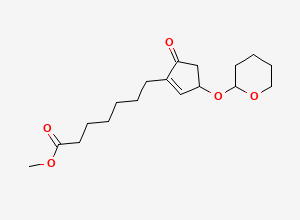 Two-dimensional chemical structure of Methyl 7-(5-oxo-3-((tetrahydro-2H-pyran-2-yl)oxy)cyclopent-1-en-1-yl)heptanoate
