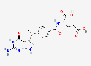 Two-dimensional chemical structure of (2S)-2-[[4-[1-(2-amino-4-oxo-3,7-dihydropyrrolo[2,3-d]pyrimidin-5-yl)ethyl]benzoyl]amino]pentanedioic acid