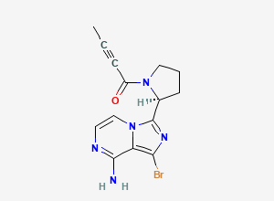 Two-dimensional chemical structure of 1-[(2S)-2-(8-amino-1-bromoimidazo[1,5-a]pyrazin-3-yl)pyrrolidin-1-yl]but-2-yn-1-one