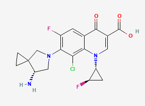 Two-dimensional chemical structure of 7-((R)-7-Amino-5-azaspiro[2.4]heptan-5-yl)-8-chloro-6-fluoro-1-((1R,2R)-2-fluorocyclopropyl)-4-oxo-1,4-dihydroquinoline-3-carboxylic acid