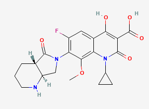 Two-dimensional chemical structure of 1-Cyclopropyl-6-fluoro-1,4-dihydro-2-hydroxy-8-methoxy-7-[(4aS,7aS)-octahydro-5-oxo-6H-pyrrolo[3,4-b]pyridin-6-yl]-4-oxo-3-quinolinecarboxylic acid