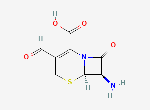 Two-dimensional chemical structure of (6R,7R)-7-amino-3-formyl-8-oxo-5-thia-1-azabicyclo[4.2.0]oct-2-ene-2-carboxylic acid