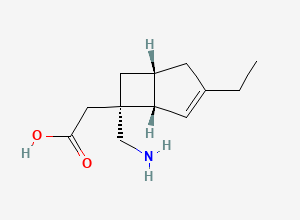 Two-dimensional chemical structure of 2-[(1S,5R,6S)-6-(aminomethyl)-3-ethyl-6-bicyclo[3.2.0]hept-3-enyl]acetic acid, CAS 2165847-73-2