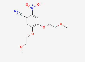 Two-dimensional chemical structure of 4,5-Bis(2-methoxyethoxy)-2-nitrobenzonitrile, CAS 236750-65-5