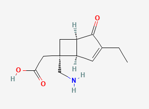 Two-dimensional chemical structure of 2-((1R,5R,6S)-6-(aminomethyl)-3-ethyl-2-oxobicyclo[3.2.0]hept-3-en-6-yl)acetic acid