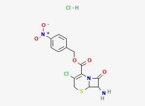 Two-dimensional chemical structure of (4-nitrophenyl)methyl (6R,7R)-7-amino-3-chloro-8-oxo-5-thia-1-azabicyclo[4.2.0]oct-2-ene-2-carboxylate hydrochloride