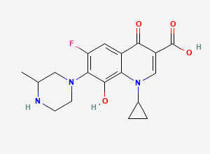 Two-dimensional chemical structure of Gatifloxacin Related Compound A / 8-Hydroxy Gatifloxacin / O-Desmethyl Gatifloxacin, CAS 616205-76-6