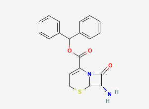 Two-dimensional chemical structure of benzhydryl (7S)-7-amino-8-oxo-5-thia-1-azabicyclo[4.2.0]oct-2-ene-2-carboxylate