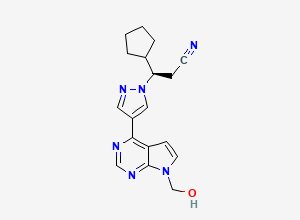 Two-dimensional chemical structure of Ruxolitinib Hydroxy Pyrimidine Impurity / Ruxolitinib N-Methanol / Ruxolitinib 7-Hydroxymethyl Impurity (R-Isomer), CAS 1236033-03-6