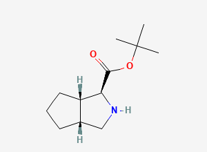 Two-dimensional chemical structure of (1S,3aR,6aS)-tert-Butyl octahydrocyclopenta[c]pyrrole-1-carboxylate