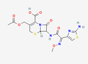 Two-dimensional chemical structure of (6R)-3-(acetyloxymethyl)-7-[[(2Z)-2-(2-amino-1,3-thiazol-4-yl)-2-methoxyiminoacetyl]amino]-8-oxo-5-thia-1-azabicyclo[4.2.0]oct-2-ene-2-carboxylic acid