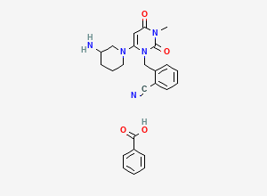 Two-dimensional chemical structure of 2-[[6-(3-Aminopiperidin-1-yl)-3-methyl-2,4-dioxopyrimidin-1-yl]methyl]benzonitrile;benzoic acid