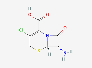 Two-dimensional chemical structure of (6R,7S)-7-amino-3-chloro-8-oxo-5-thia-1-azabicyclo[4.2.0]oct-2-ene-2-carboxylic acid
