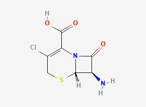 Two-dimensional chemical structure of (6S,7R)-7-amino-3-chloro-8-oxo-5-thia-1-azabicyclo[4.2.0]oct-2-ene-2-carboxylic acid