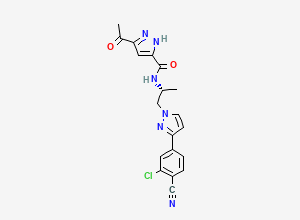 Two-dimensional chemical structure of (R)-3-acetyl-N-(1-(3-(3-chloro-4-cyanophenyl)-1H-pyrazol-1-yl)propan-2-yl)-1H-pyrazole-5-carboxamide