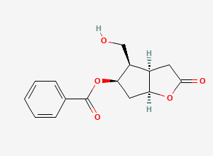 Two-dimensional chemical structure of (3aR,4R,5R,6aS)-4-(Hydroxymethyl)-2-oxohexahydro-2H-cyclopenta[b]furan-5-yl benzoate