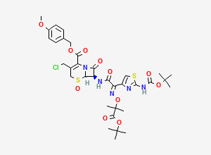 Two-dimensional chemical structure of (6R,7R)-4-methoxybenzyl 7-((Z)-2-(((1-(tert-butoxy)-2-methyl-1-oxopropan-2-yl)oxy)imino)-2-(2-((tert-butoxycarbonyl)amino)thiazol-4-yl)acetamido)-3-(chloromethyl)-8-oxo-5-thia-1-azabicyclo[4.2.0]oct-2-ene-2-carboxylate 5-oxide