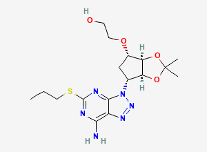 Two-dimensional chemical structure of 2-(((3aR,4S,6R,6aS)-6-(7-Amino-5-(propylthio)-3H-[1,2,3]triazolo[4,5-d]pyrimidin-3-yl)-2,2-dimethyltetrahydro-4H-cyclopenta[d][1,3]dioxol-4-yl)oxy)ethan-1-ol, CAS 1858267-99-8