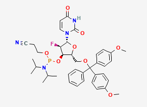 Two-dimensional chemical structure of 3-(((2R,3R,4R,5R)-2-((bis(4-methoxyphenyl)-phenylmethoxy)methyl)-5-(2,4-dioxopyrimidin-1-yl)-4-fluorooxolan-3-yl)oxy-(di(propan-2-yl)amino)phosphanyl)oxypropanenitrile