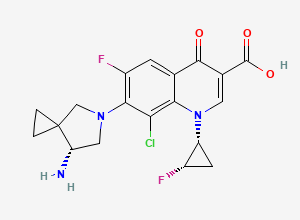 Two-dimensional chemical structure of 7-((R)-7-amino-5-azaspiro[2.4]heptan-5-yl)-8-chloro-6-fluoro-1-((1R,2S)-2-fluorocyclopropyl)-4-oxo-1,4-dihydroquinoline-3-carboxylic acid